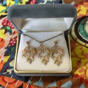 NWT Vintage Black Hills Gold Coleman Jewelers 10k Leaf dangle earrings & pendant